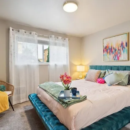 Vibrant 2Bed Condo - Stroll To Sea Space Needle